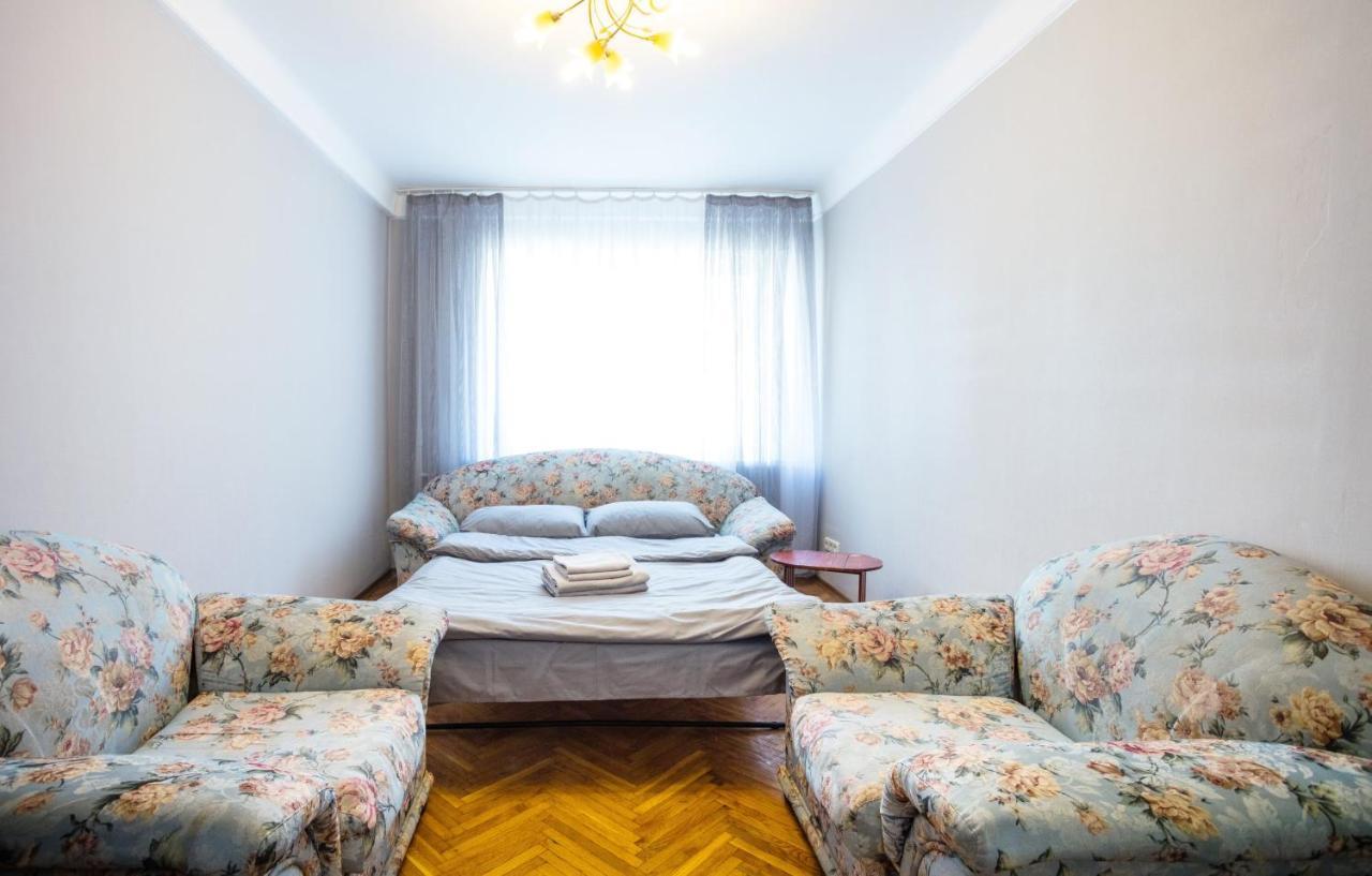 Apartment Near Metro Pecherskaya Kyiv Exterior photo