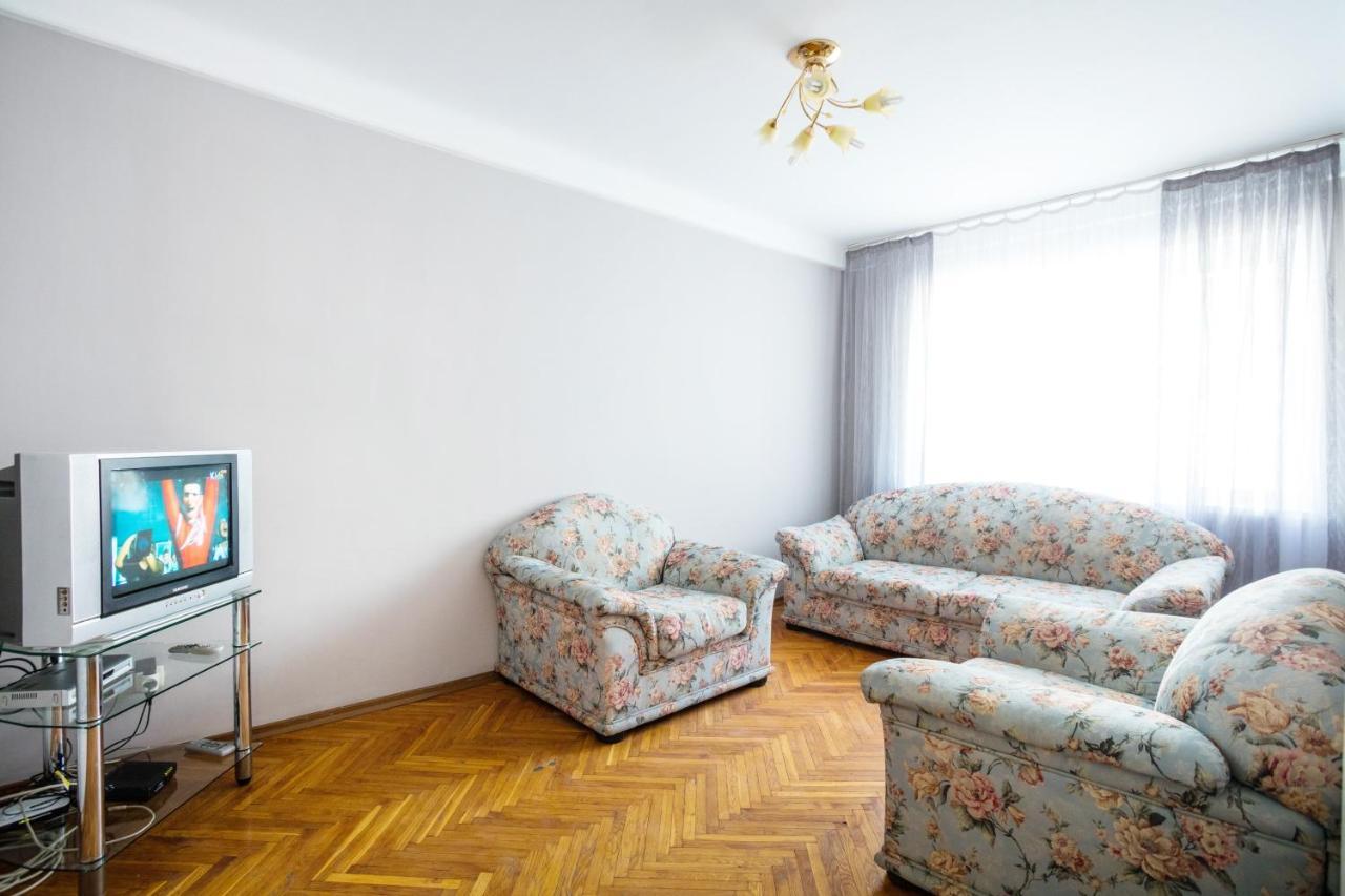 Apartment Near Metro Pecherskaya Kyiv Exterior photo